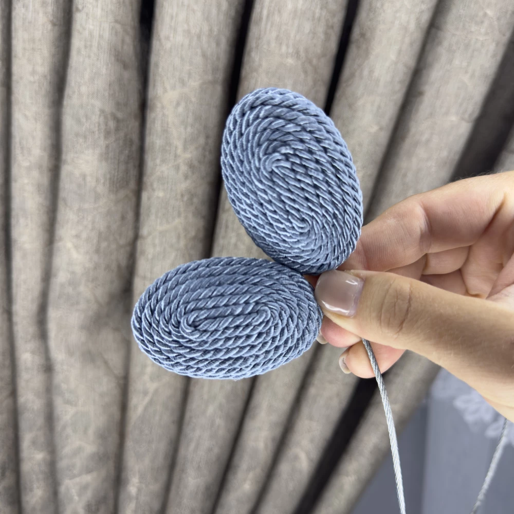 Магніт-підхват для тюля, з металевим тросом блакитний