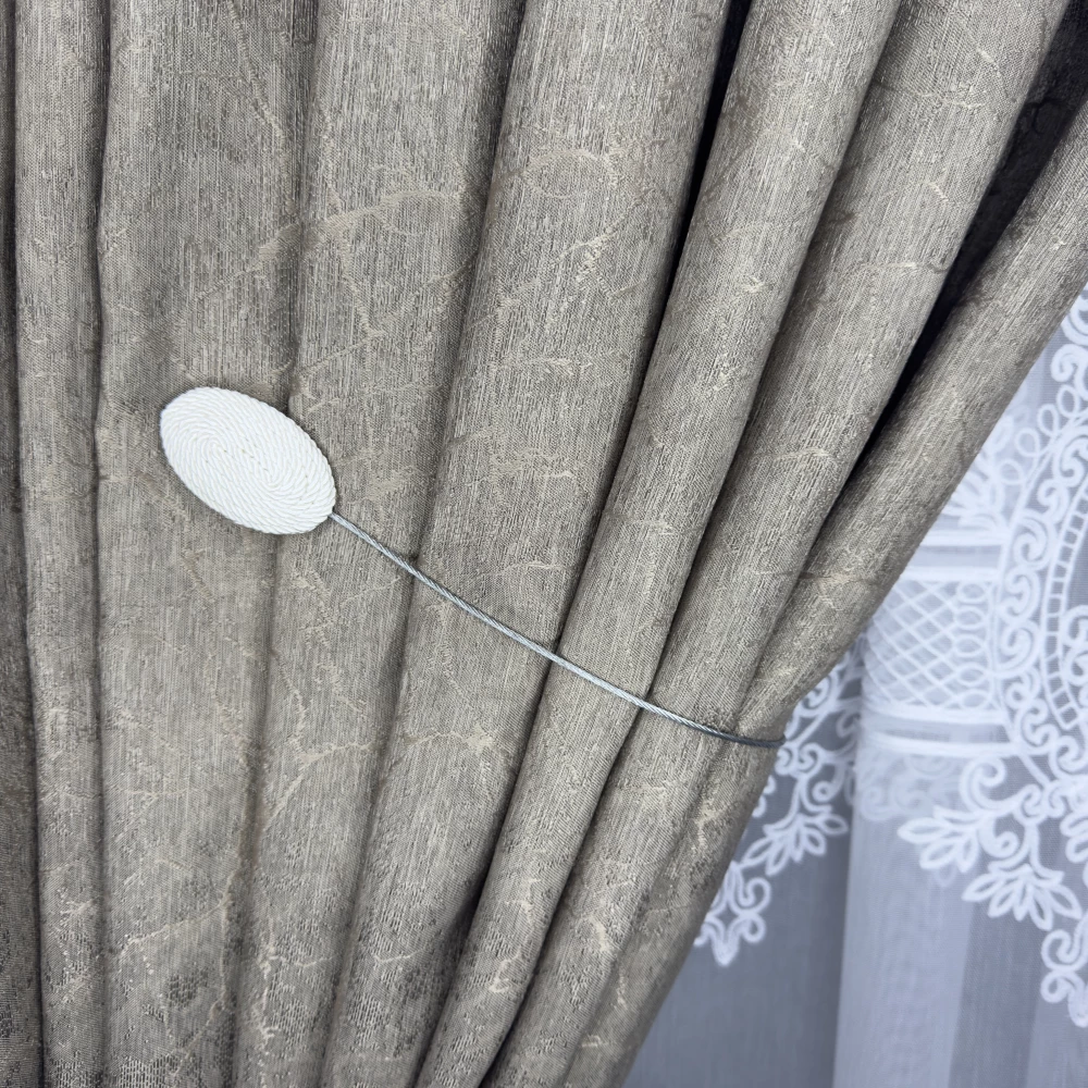 Магніт-підхват для тюля, з металевим тросом білий