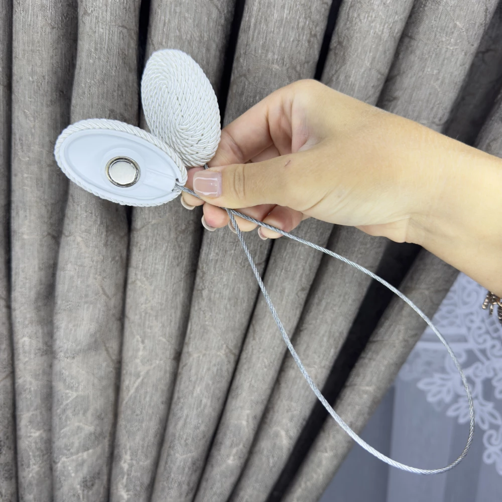 Магніт-підхват для тюля, з металевим тросом білий