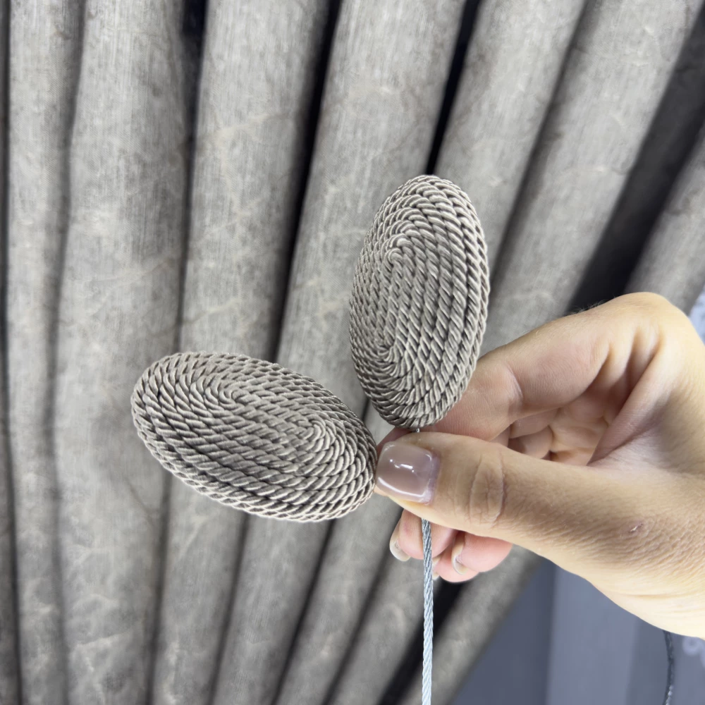 Магніт-підхват для тюля, з металевим тросом беж