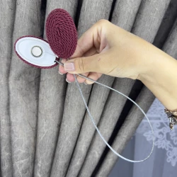 Магніт-підхват для тюля, з металевим тросом бордо