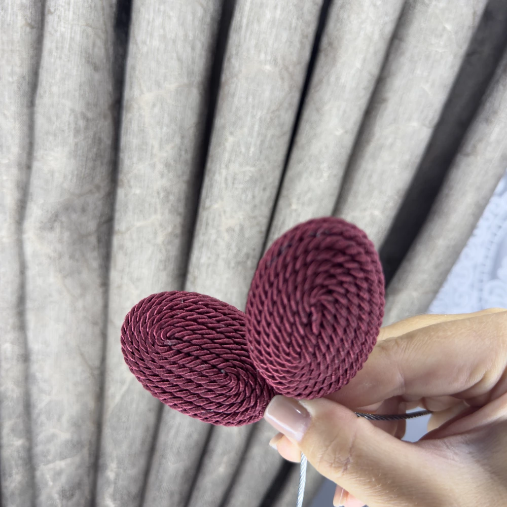 Магніт-підхват для тюля, з металевим тросом бордо