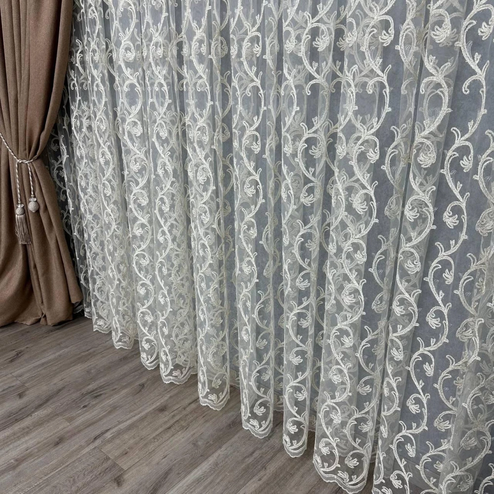 Шикарный фатиновый тюль для зала спальни №116073 на отрез Золотистый