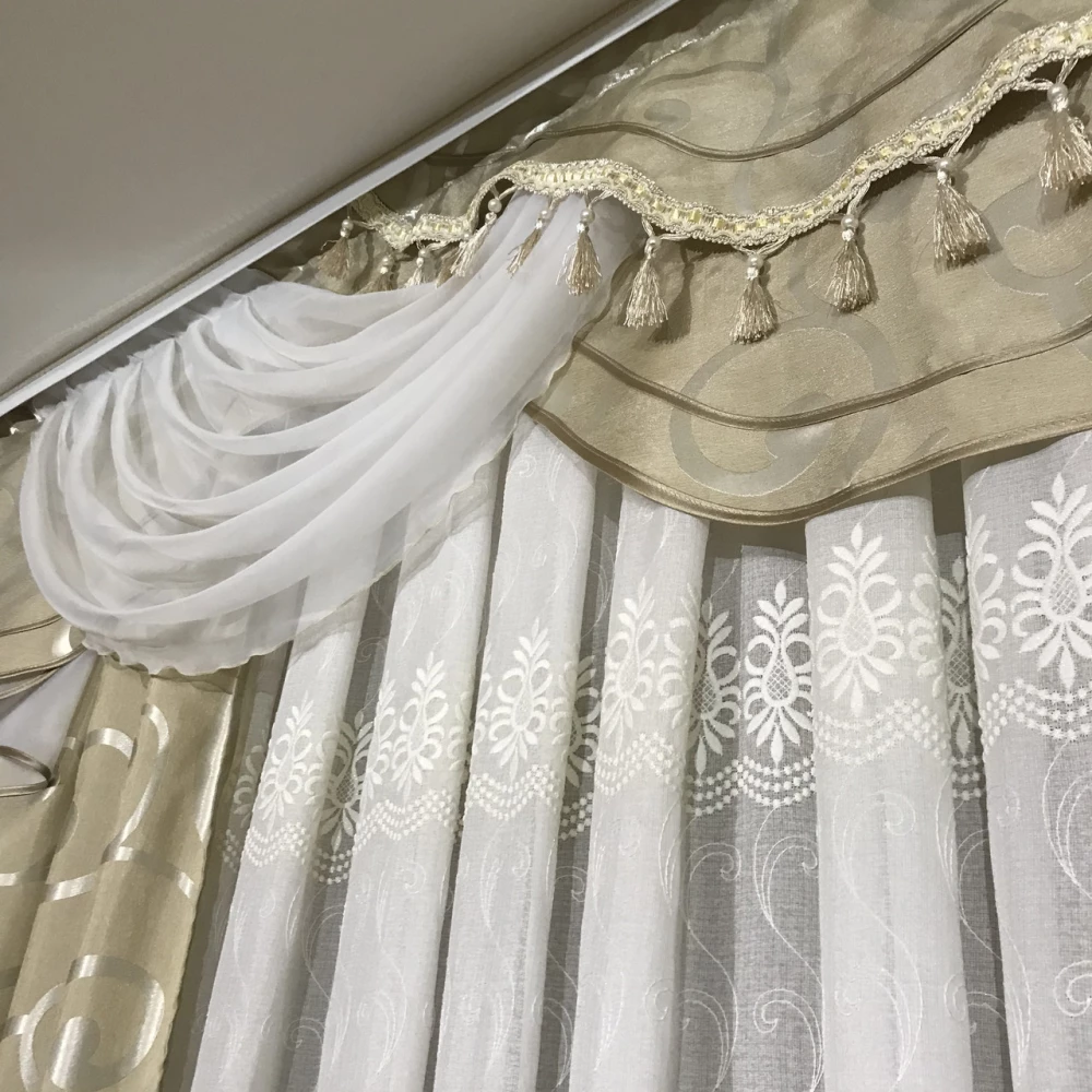 Комплект штор з ламбрекеном № 409 беж