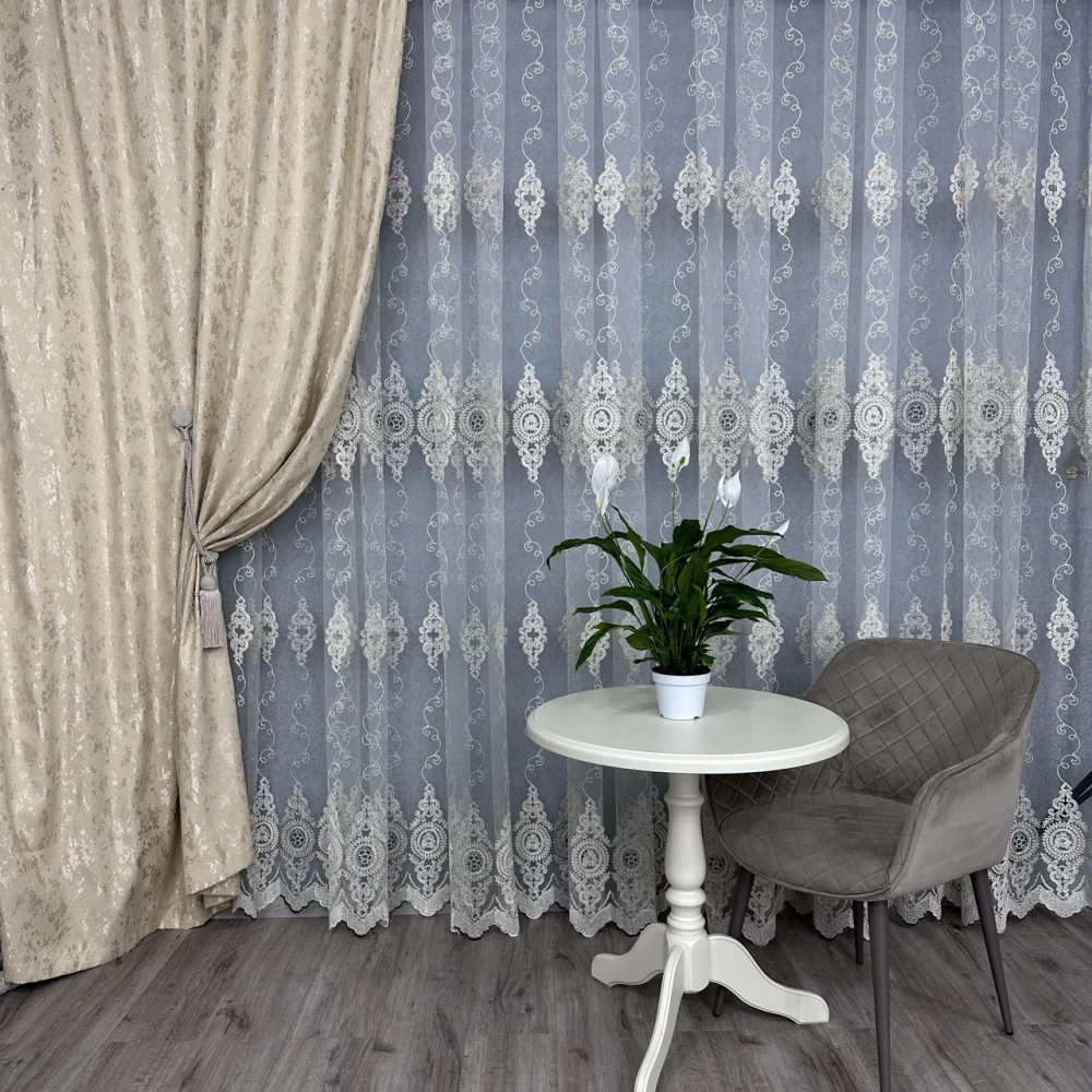 Шикарный фатиновый тюль для зала спальни №116744 на отрез