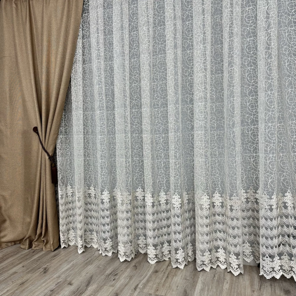 Шикарный фатиновый тюль для зала спальни №121918 на отрез